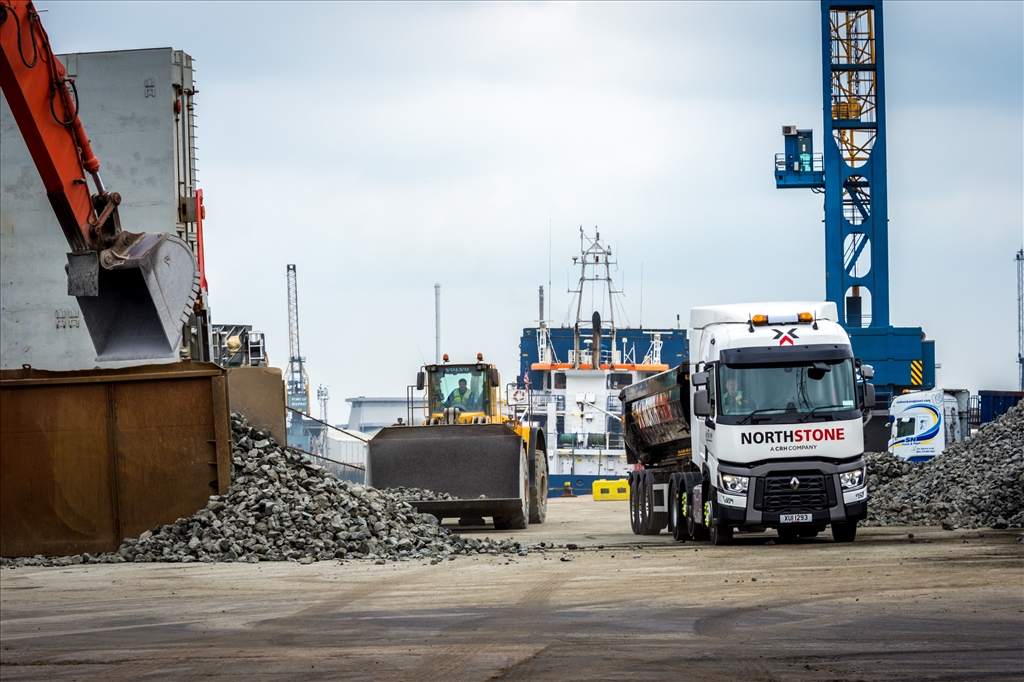 Belfast Port vessel access for aggregate supply